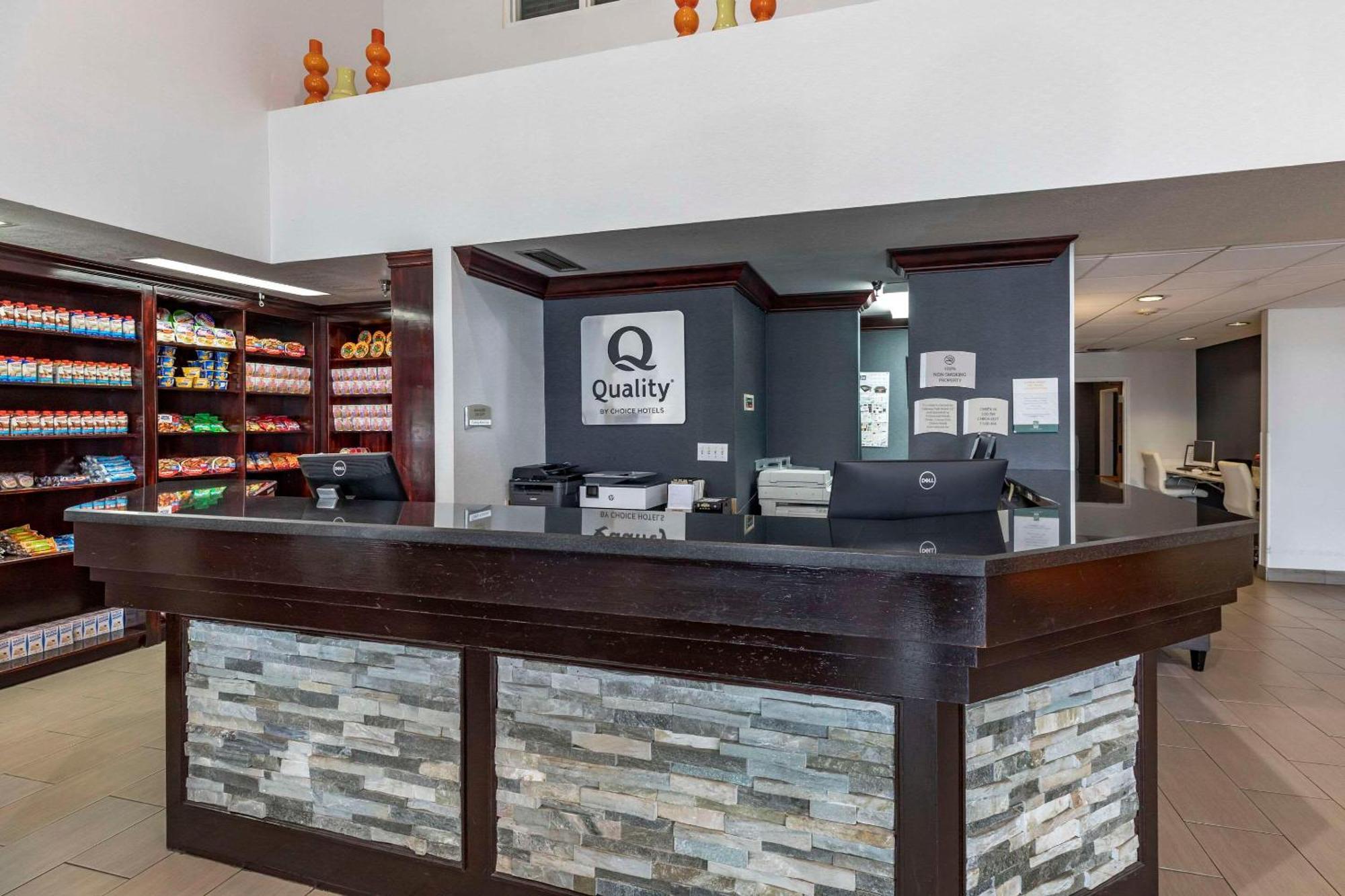 Quality Inn & Suites Denver Airport - Gateway Park Aurora Exteriör bild
